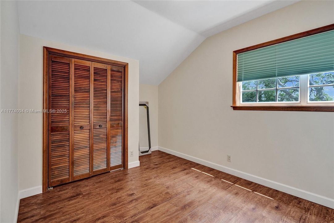 Recently Sold: $1,400,000 (5 beds, 3 baths, 3253 Square Feet)