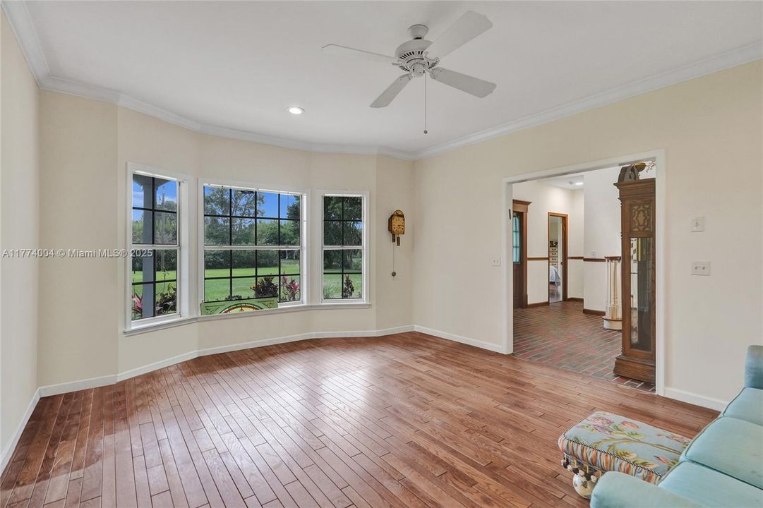 Recently Sold: $1,400,000 (5 beds, 3 baths, 3253 Square Feet)