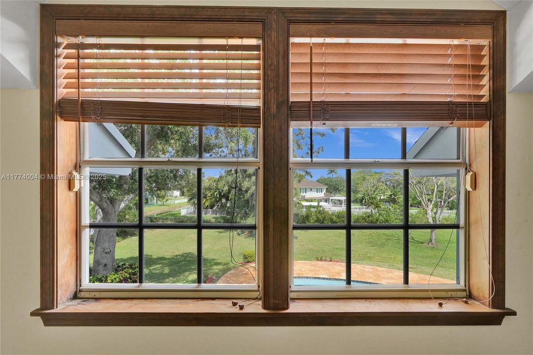 Recently Sold: $1,400,000 (5 beds, 3 baths, 3253 Square Feet)