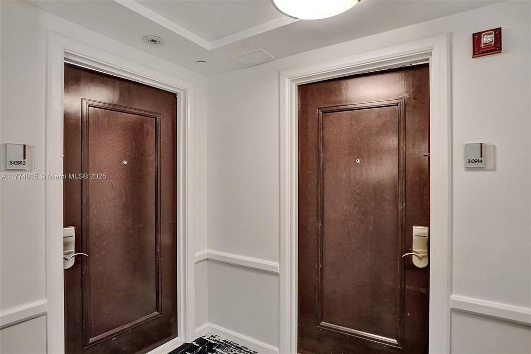 For Sale: $3,099,000 (2 beds, 3 baths, 1461 Square Feet)