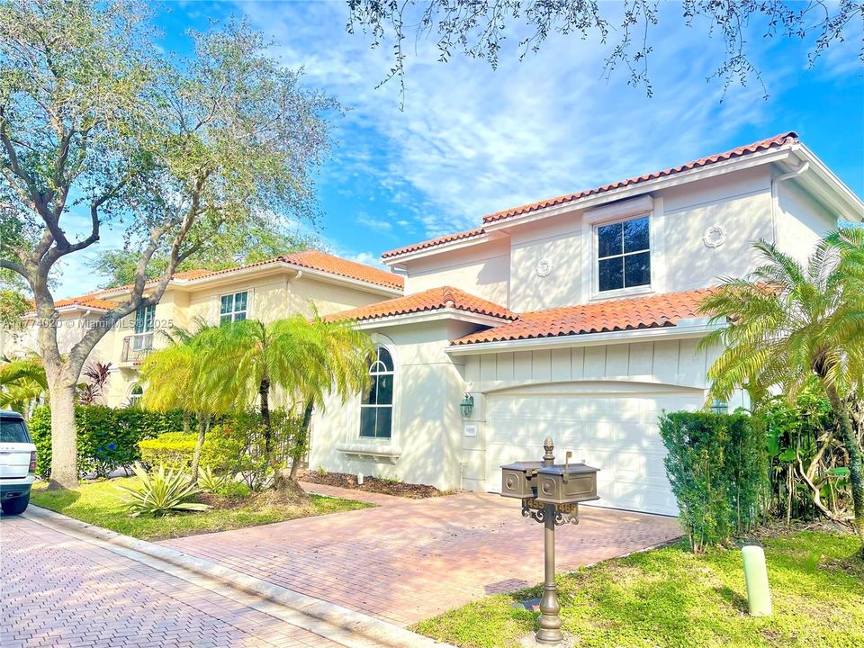 Recientemente alquilado: $6,200 (3 camas, 3 baños, 2090 Pies cuadrados)