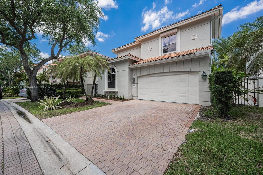 Recientemente alquilado: $6,200 (3 camas, 3 baños, 2090 Pies cuadrados)