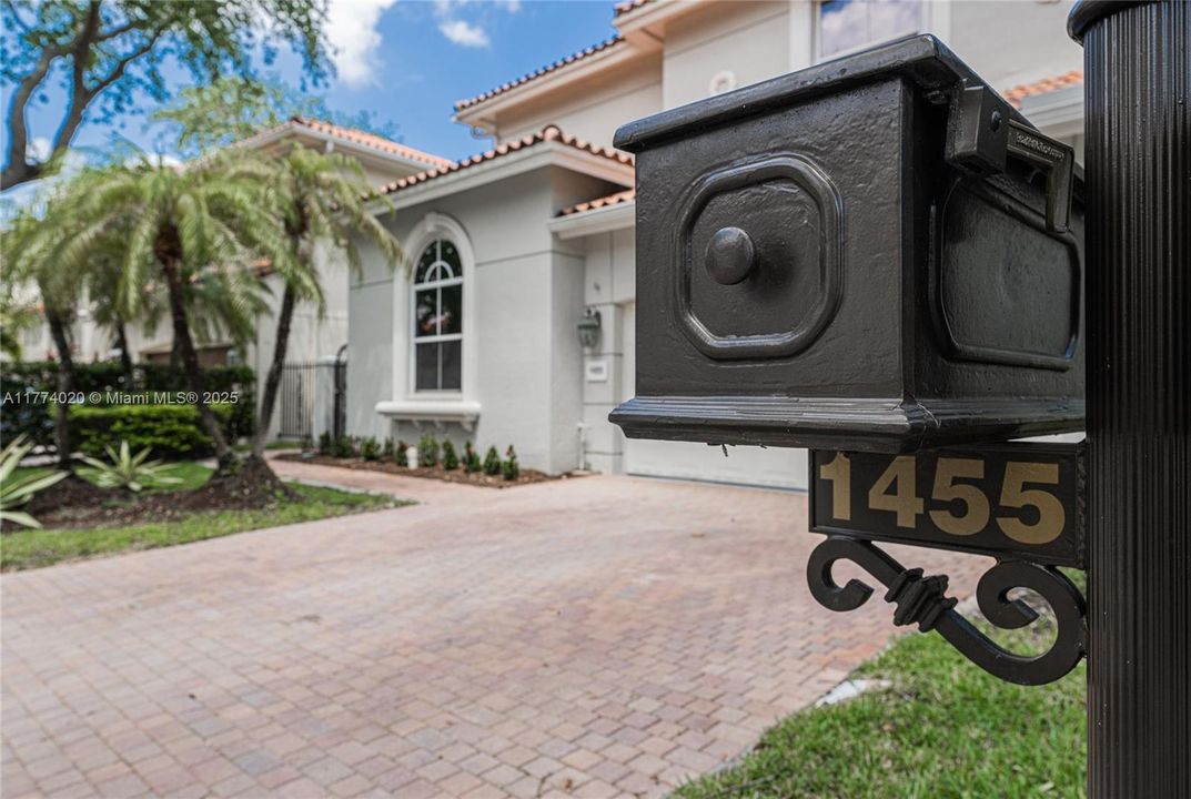 Recientemente alquilado: $6,200 (3 camas, 3 baños, 2090 Pies cuadrados)