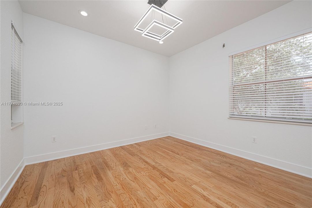 Recientemente alquilado: $6,200 (3 camas, 3 baños, 2090 Pies cuadrados)