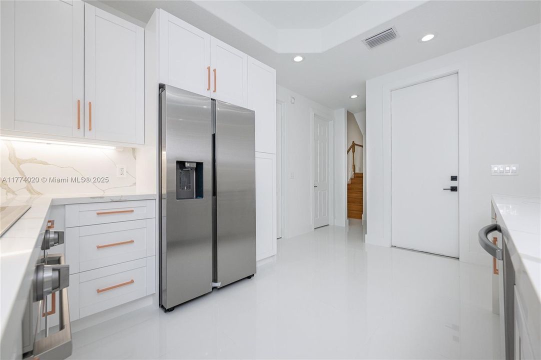 Recientemente alquilado: $6,200 (3 camas, 3 baños, 2090 Pies cuadrados)