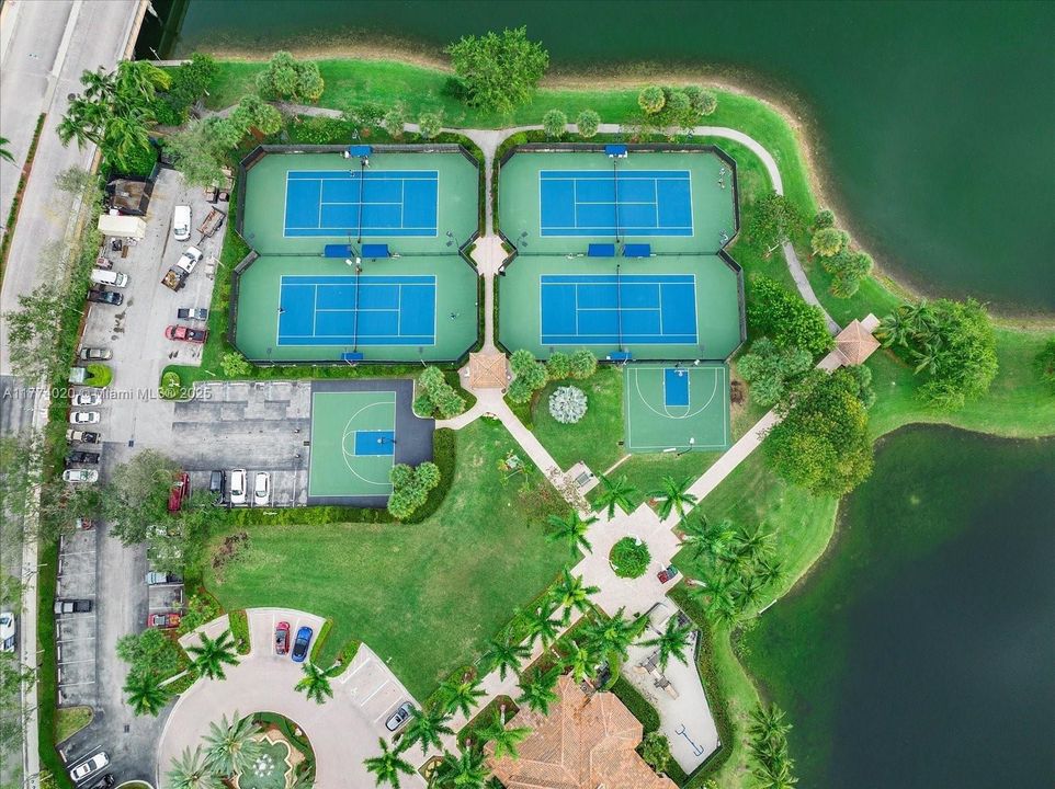 Recientemente alquilado: $6,200 (3 camas, 3 baños, 2090 Pies cuadrados)