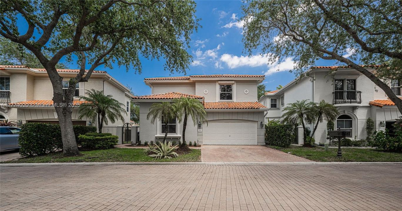 Recientemente alquilado: $6,200 (3 camas, 3 baños, 2090 Pies cuadrados)