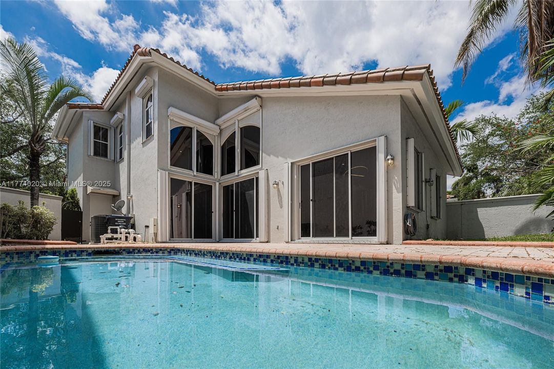 Recientemente alquilado: $6,200 (3 camas, 3 baños, 2090 Pies cuadrados)