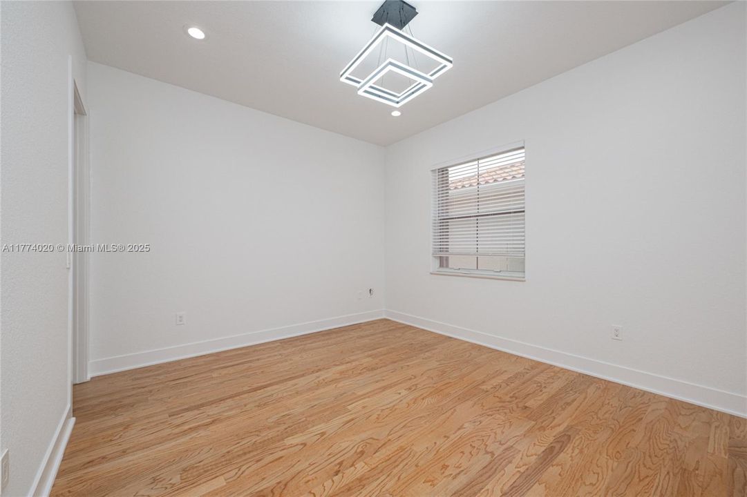 Recientemente alquilado: $6,200 (3 camas, 3 baños, 2090 Pies cuadrados)