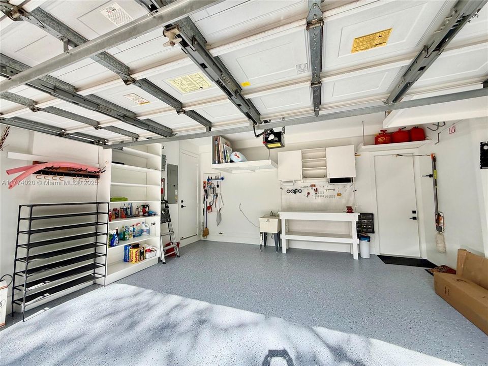 Recientemente alquilado: $6,200 (3 camas, 3 baños, 2090 Pies cuadrados)