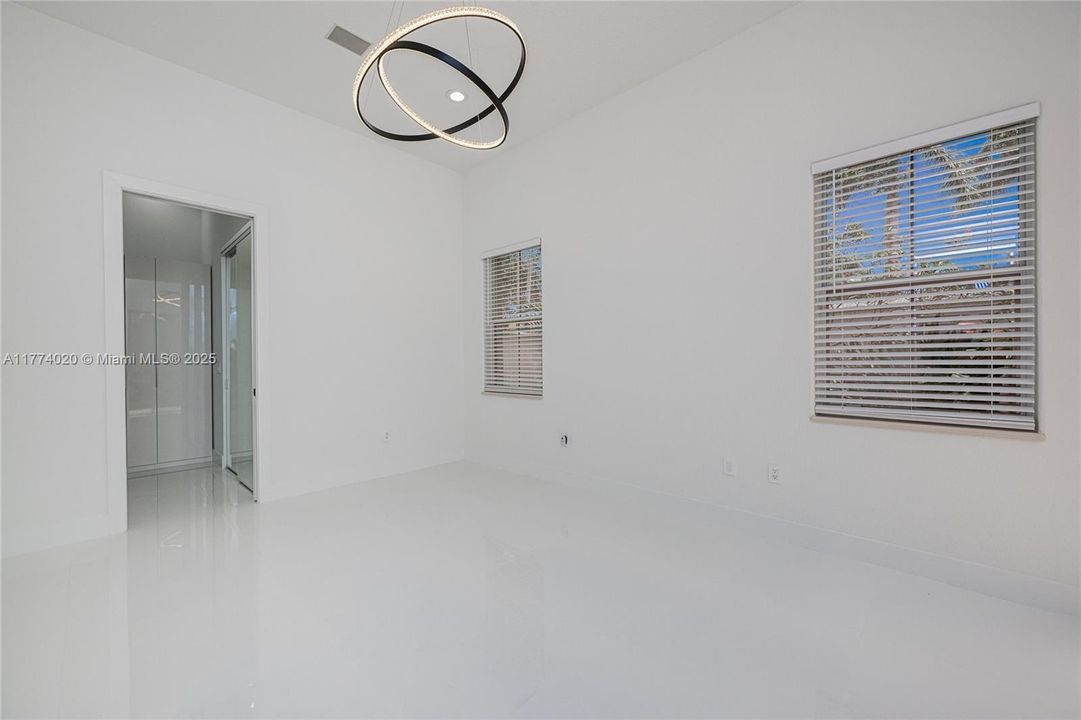 Recientemente alquilado: $6,200 (3 camas, 3 baños, 2090 Pies cuadrados)