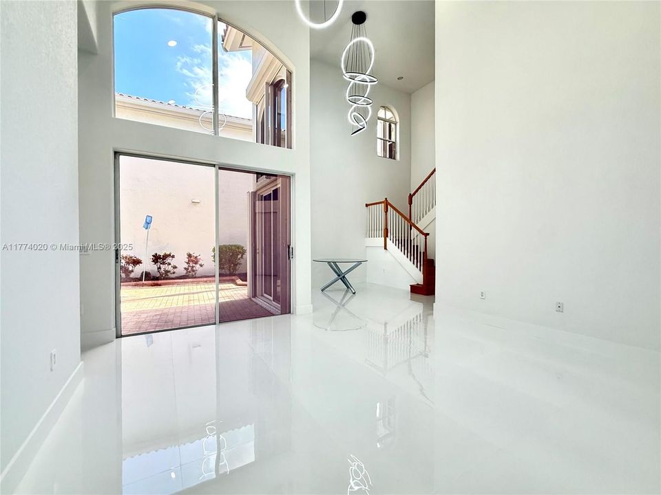 Recientemente alquilado: $6,200 (3 camas, 3 baños, 2090 Pies cuadrados)