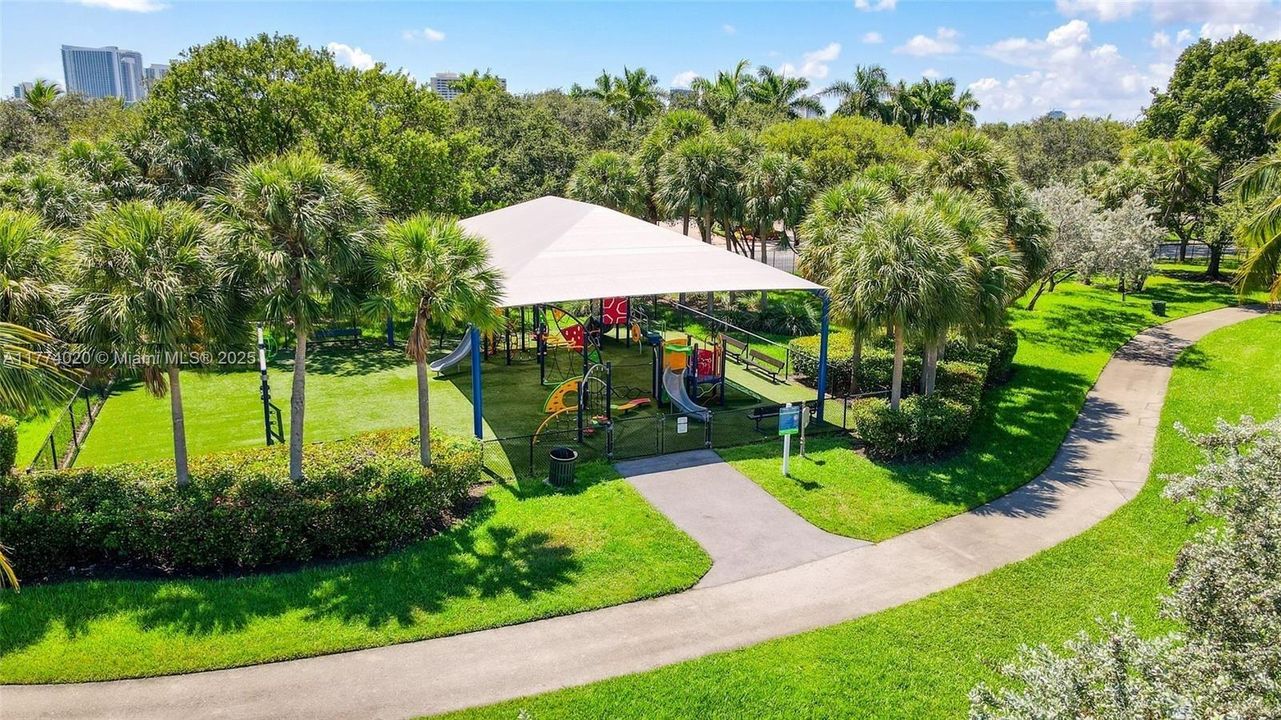 Recientemente alquilado: $6,200 (3 camas, 3 baños, 2090 Pies cuadrados)