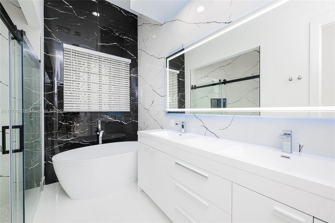 Recientemente alquilado: $6,200 (3 camas, 3 baños, 2090 Pies cuadrados)