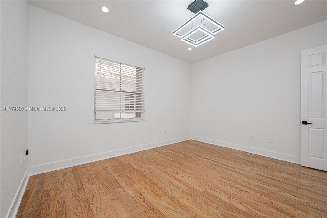 Recientemente alquilado: $6,200 (3 camas, 3 baños, 2090 Pies cuadrados)