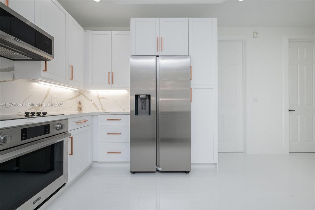 Recientemente alquilado: $6,200 (3 camas, 3 baños, 2090 Pies cuadrados)