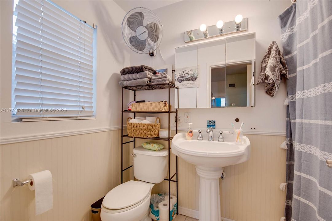 最近售出: $1,250,000 (0 贝兹, 0 浴室, 1374 平方英尺)