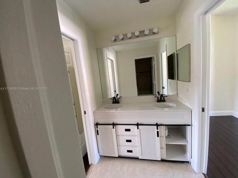 Vendido Recientemente: $359,900 (2 camas, 1 baños, 1114 Pies cuadrados)