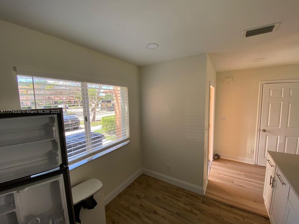 Vendido Recientemente: $359,900 (2 camas, 1 baños, 1114 Pies cuadrados)