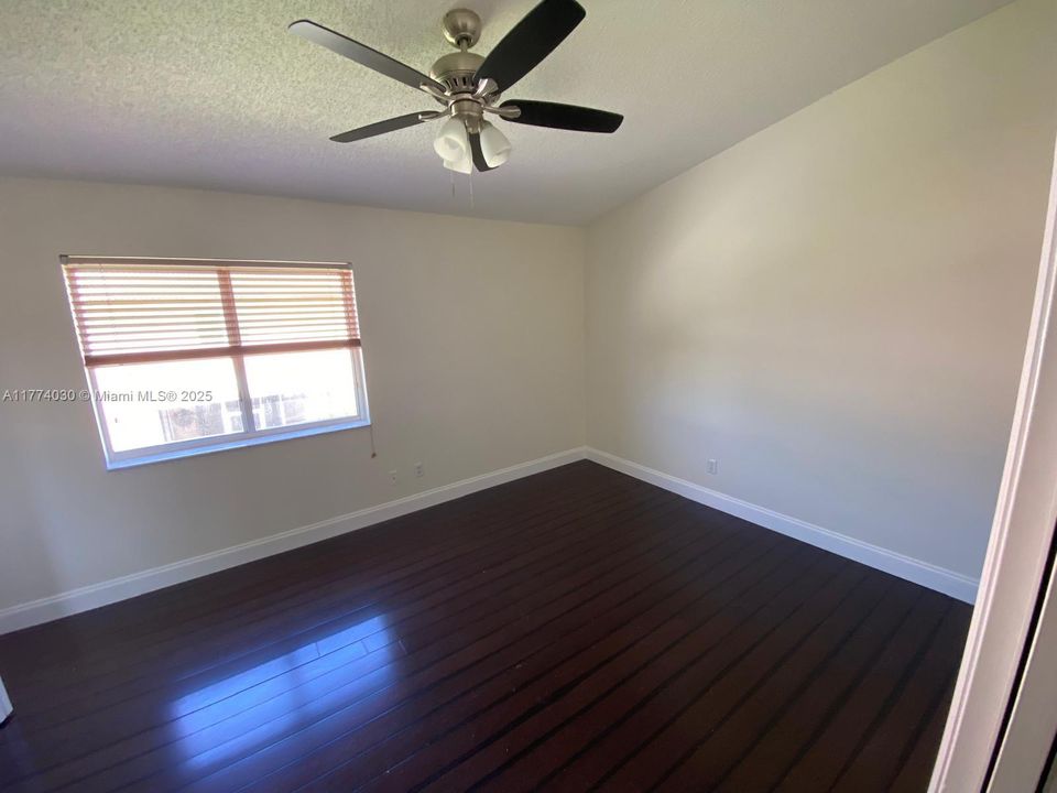 Vendido Recientemente: $359,900 (2 camas, 1 baños, 1114 Pies cuadrados)