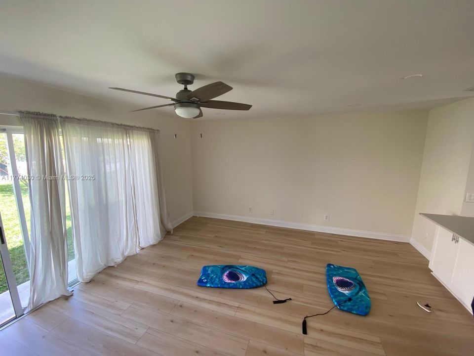 Vendido Recientemente: $359,900 (2 camas, 1 baños, 1114 Pies cuadrados)