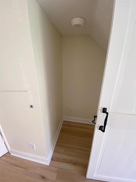 Vendido Recientemente: $359,900 (2 camas, 1 baños, 1114 Pies cuadrados)