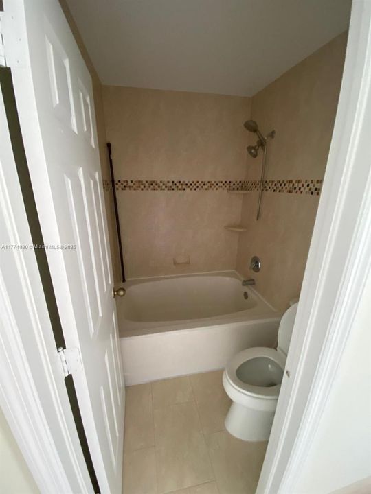 Vendido Recientemente: $359,900 (2 camas, 1 baños, 1114 Pies cuadrados)