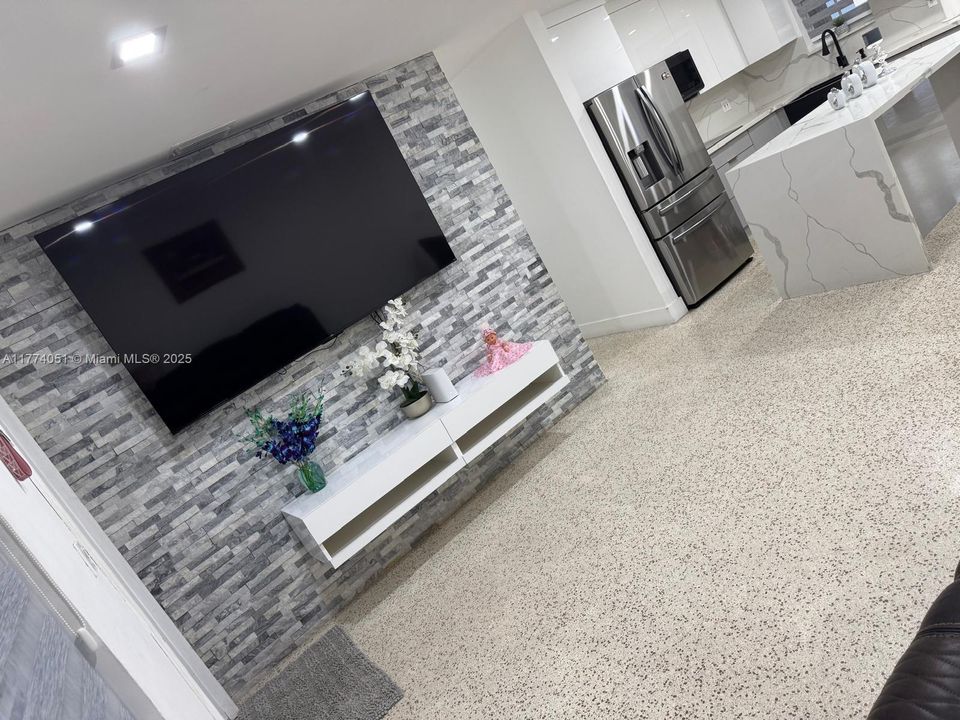 Vendido Recientemente: $650,000 (5 camas, 4 baños, 1378 Pies cuadrados)