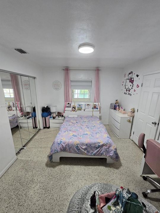 Vendido Recientemente: $650,000 (5 camas, 4 baños, 1378 Pies cuadrados)