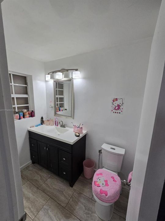 Vendido Recientemente: $650,000 (5 camas, 4 baños, 1378 Pies cuadrados)