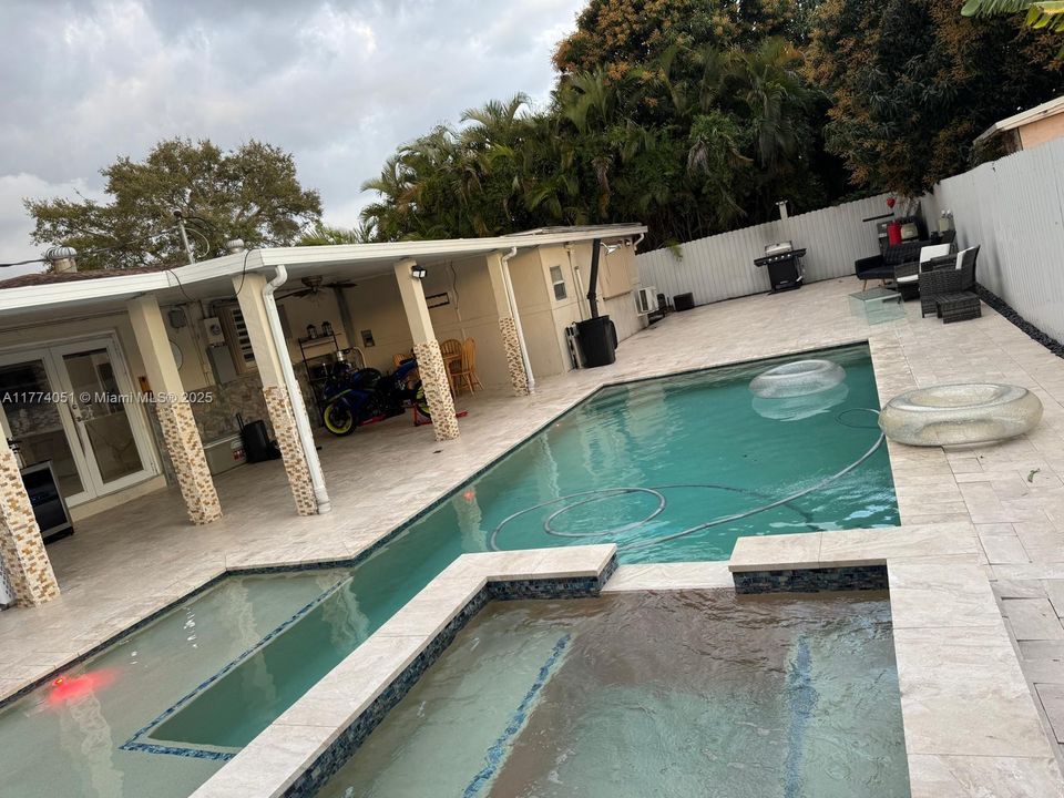 Vendido Recientemente: $650,000 (5 camas, 4 baños, 1378 Pies cuadrados)