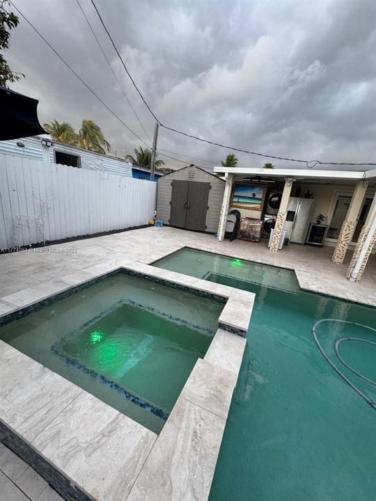 Vendido Recientemente: $650,000 (5 camas, 4 baños, 1378 Pies cuadrados)