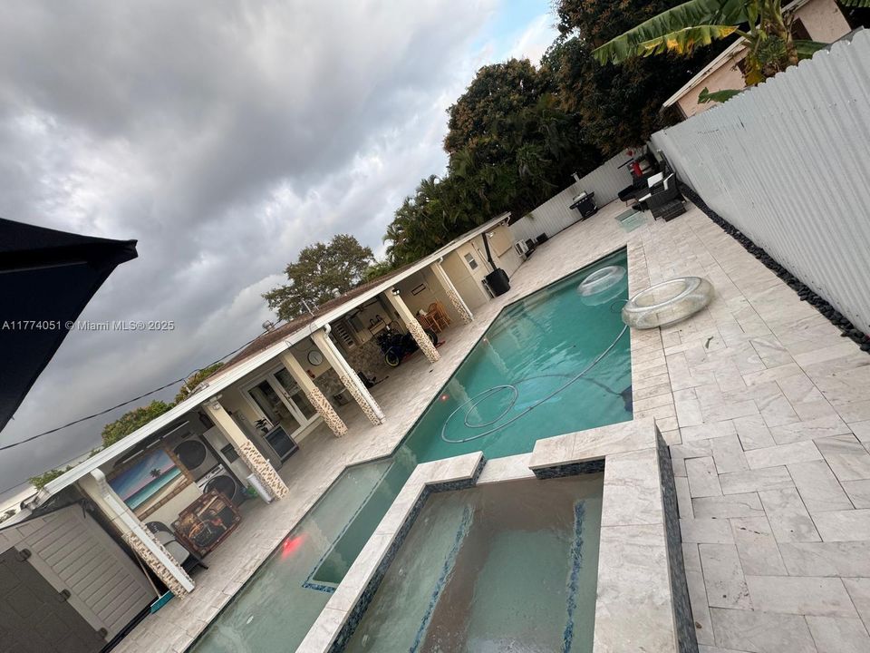 Vendido Recientemente: $650,000 (5 camas, 4 baños, 1378 Pies cuadrados)