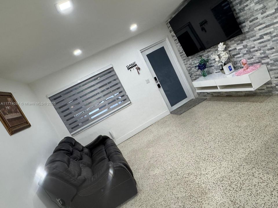 Vendido Recientemente: $650,000 (5 camas, 4 baños, 1378 Pies cuadrados)