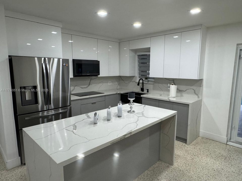 Vendido Recientemente: $650,000 (5 camas, 4 baños, 1378 Pies cuadrados)