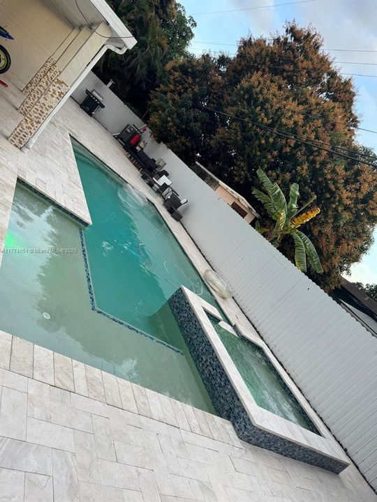 Vendido Recientemente: $650,000 (5 camas, 4 baños, 1378 Pies cuadrados)