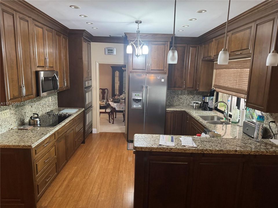 待售: $939,000 (3 贝兹, 2 浴室, 2082 平方英尺)