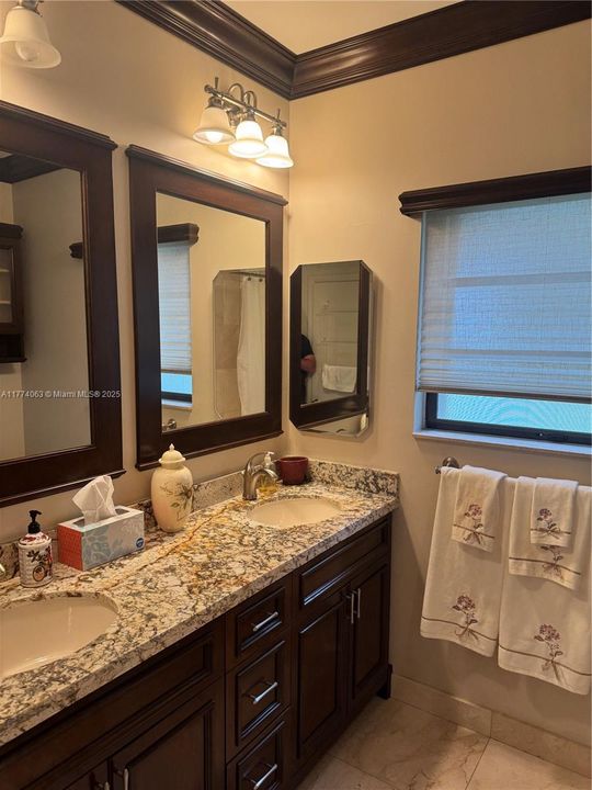 待售: $939,000 (3 贝兹, 2 浴室, 2082 平方英尺)