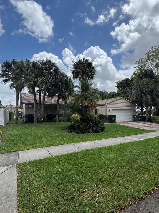 待售: $939,000 (3 贝兹, 2 浴室, 2082 平方英尺)