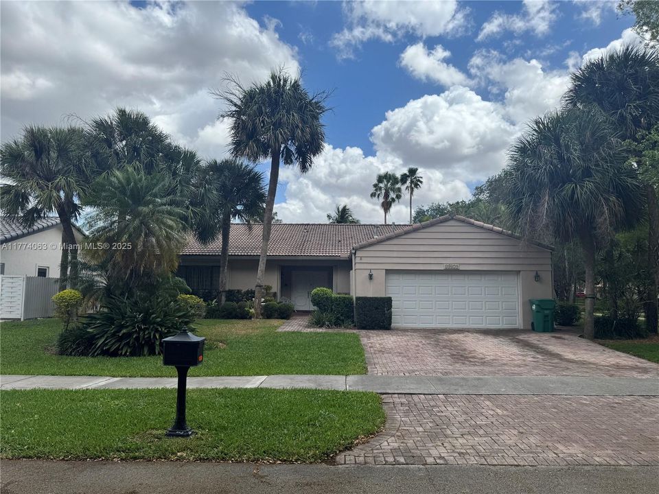 待售: $939,000 (3 贝兹, 2 浴室, 2082 平方英尺)