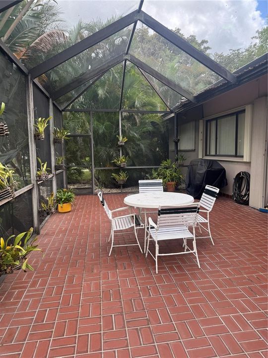 待售: $939,000 (3 贝兹, 2 浴室, 2082 平方英尺)