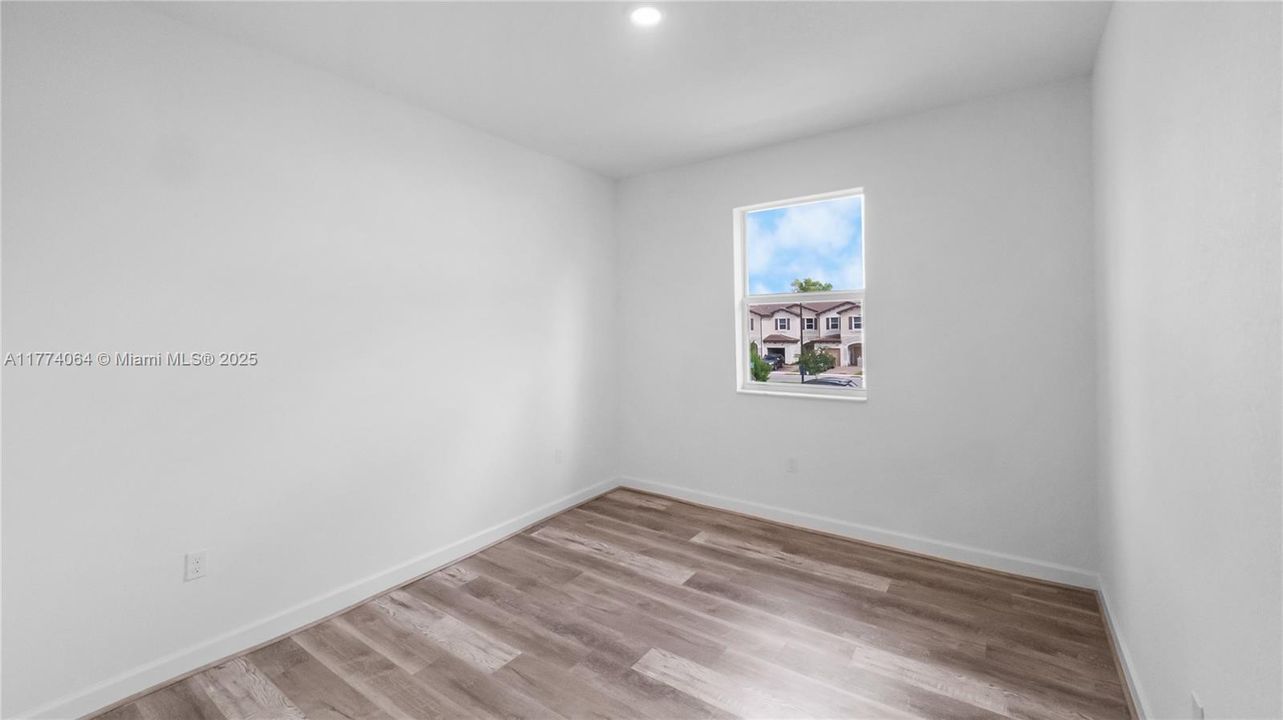 En Venta: $538,900 (3 camas, 2 baños, 1636 Pies cuadrados)