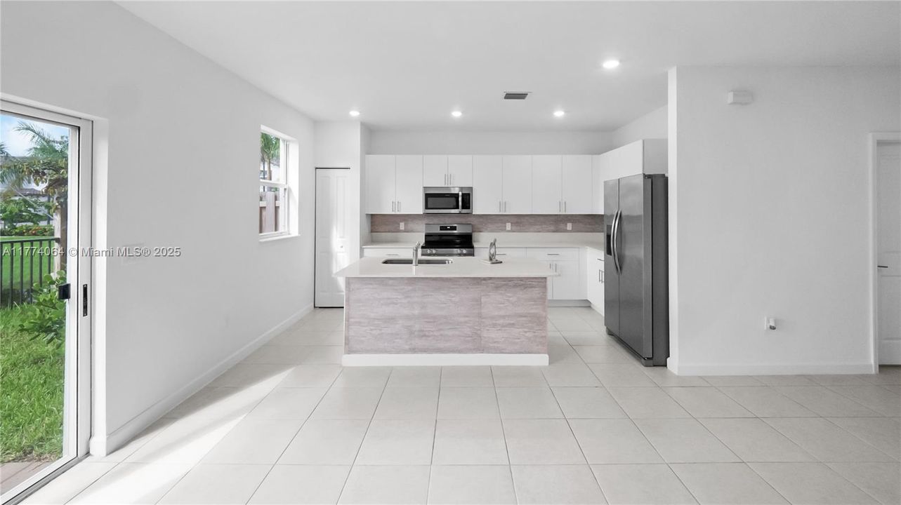 En Venta: $538,900 (3 camas, 2 baños, 1636 Pies cuadrados)