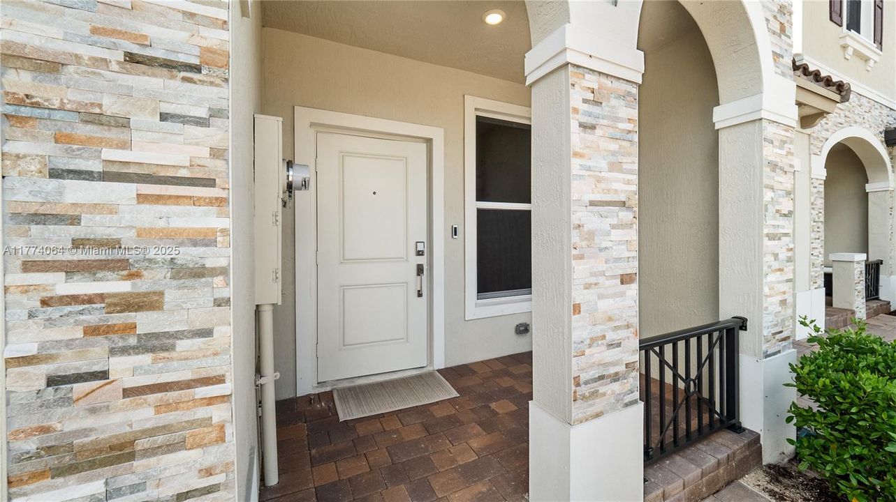 En Venta: $538,900 (3 camas, 2 baños, 1636 Pies cuadrados)