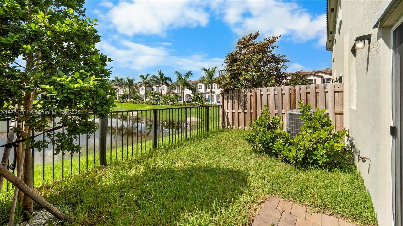 En Venta: $538,900 (3 camas, 2 baños, 1636 Pies cuadrados)