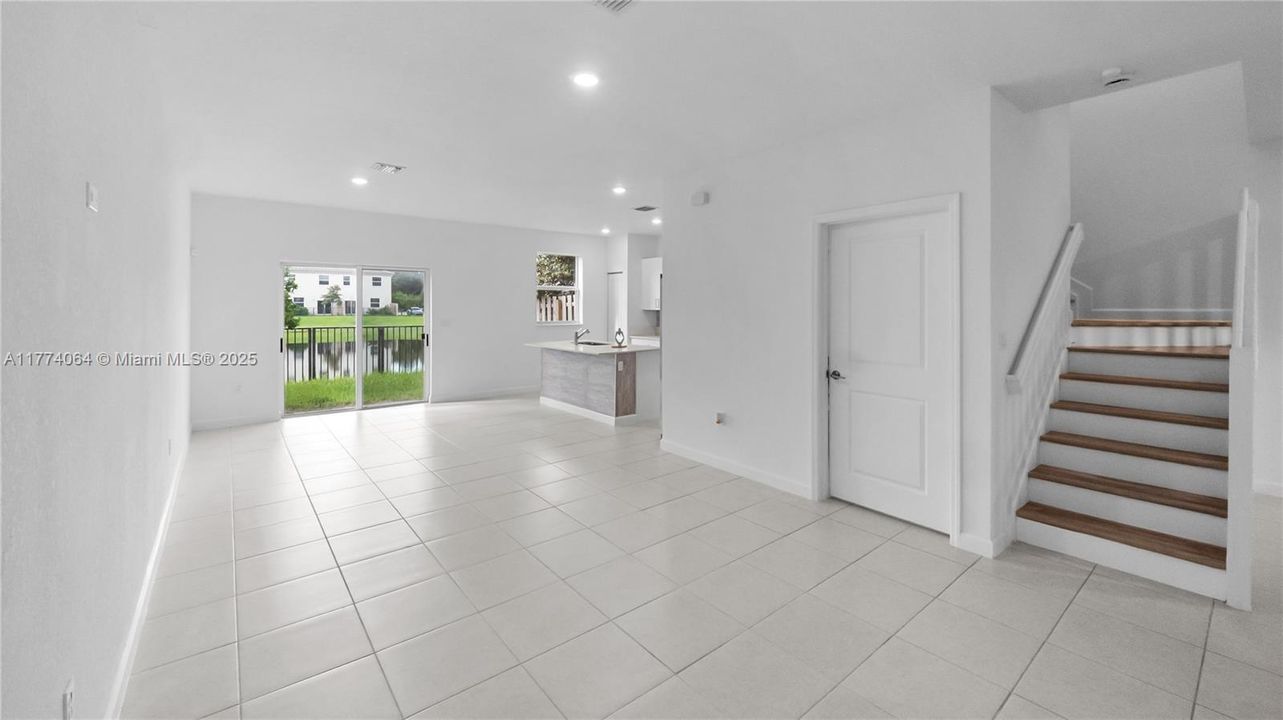 En Venta: $538,900 (3 camas, 2 baños, 1636 Pies cuadrados)