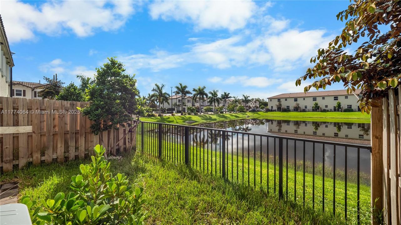 En Venta: $538,900 (3 camas, 2 baños, 1636 Pies cuadrados)