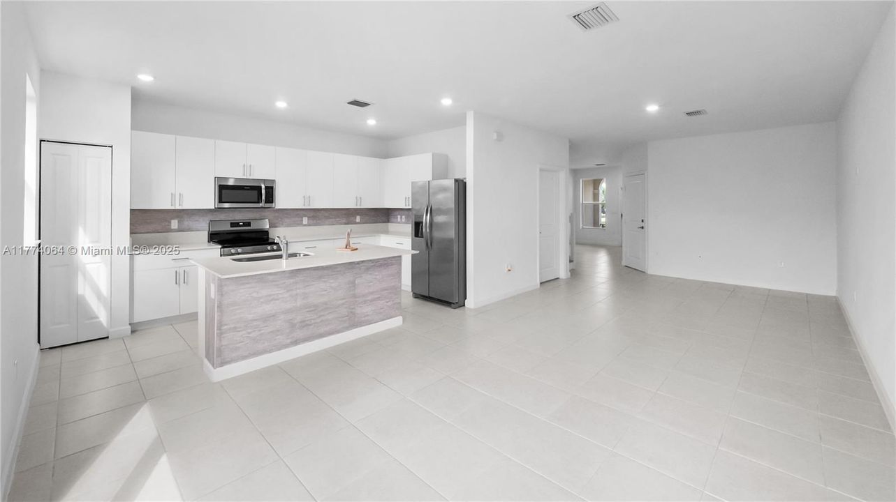 En Venta: $538,900 (3 camas, 2 baños, 1636 Pies cuadrados)