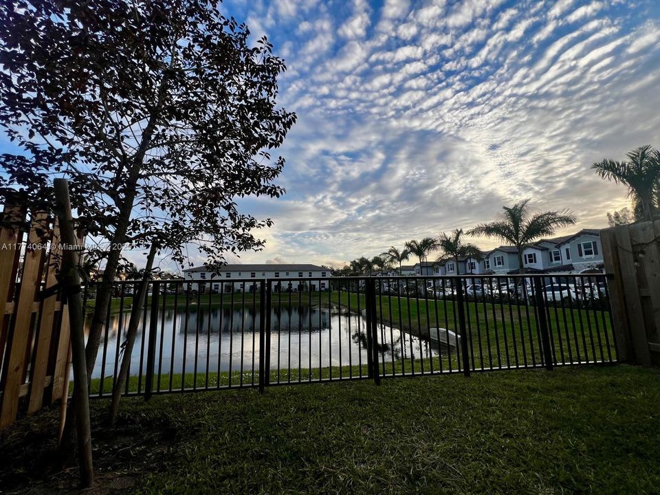 En Venta: $538,900 (3 camas, 2 baños, 1636 Pies cuadrados)