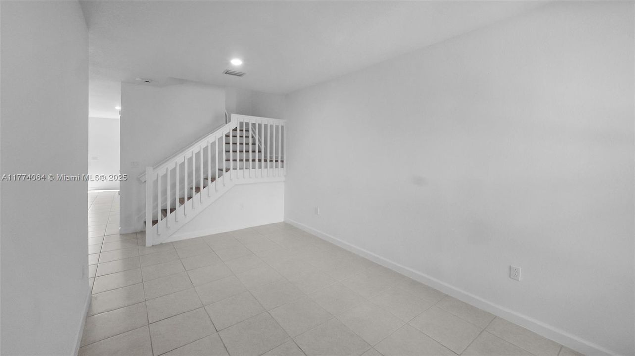 En Venta: $538,900 (3 camas, 2 baños, 1636 Pies cuadrados)